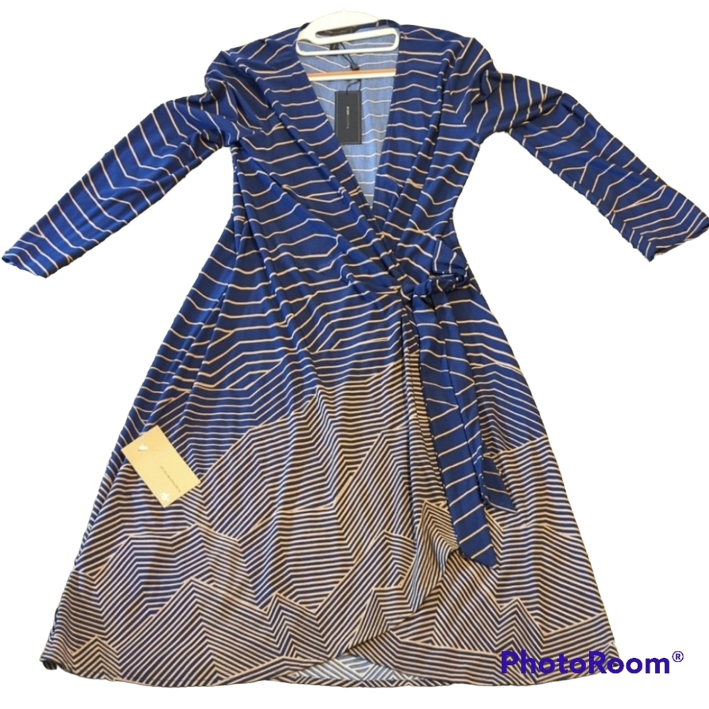 BCBG wrap dress size Medium. New with tags.